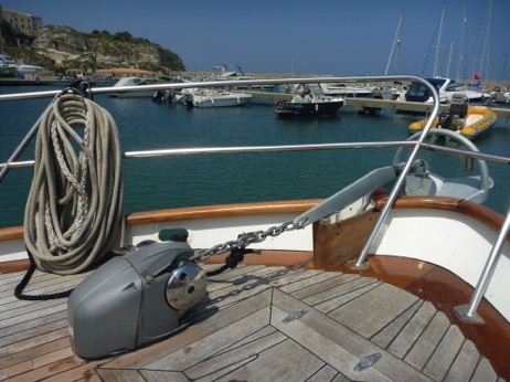 Big Rocna anchor with 10 mm chain on a 1500 w Quick windlass. Anchor in 30 M. 